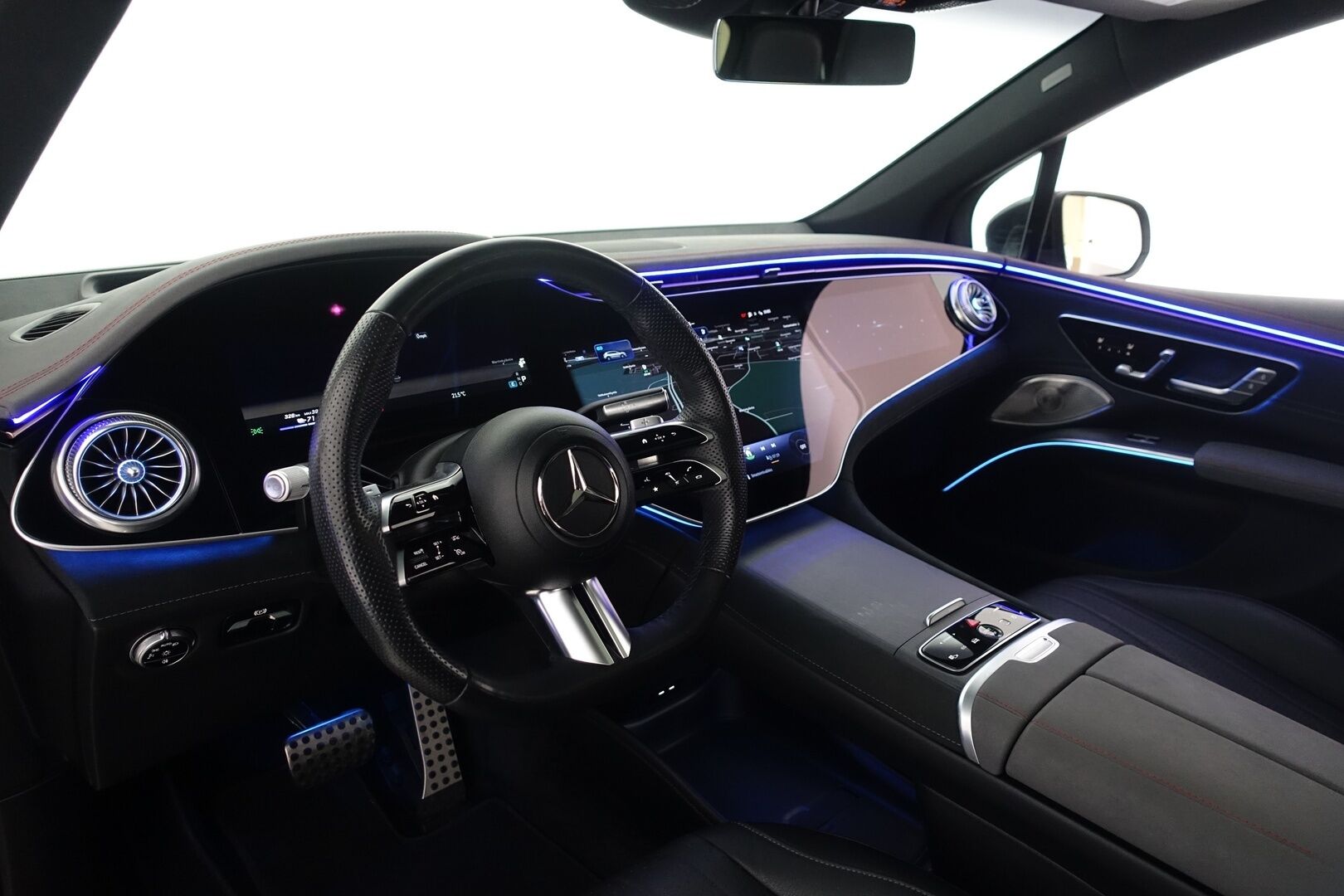 Mercedes-Benz EQS SUV 2023 450 4MATIC AMG Edition 7-Paikkainen - | Nelipyöräohjaus | Hyperscreen | Burmester | HUD | DTR+Q | Digital Light | Airmatic DC | Panorama | 360° | Ilm. sähkönahat muistilla | Koukku | 