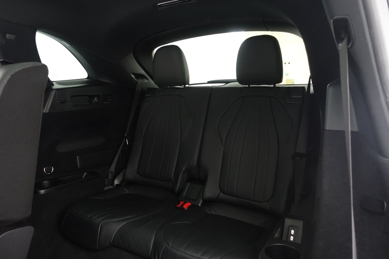 Mercedes-Benz EQS SUV 2023 450 4MATIC AMG Edition 7-Paikkainen - | Nelipyöräohjaus | Hyperscreen | Burmester | HUD | DTR+Q | Digital Light | Airmatic DC | Panorama | 360° | Ilm. sähkönahat muistilla | Koukku | 
