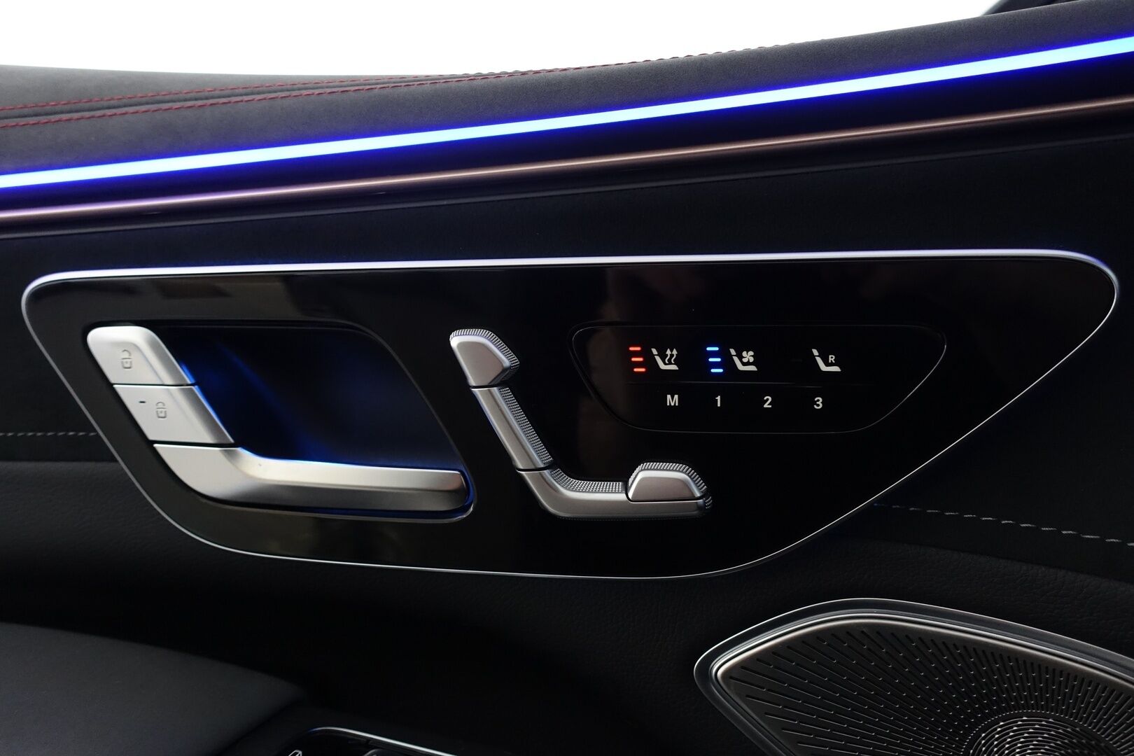 Mercedes-Benz EQS SUV 2023 450 4MATIC AMG Edition 7-Paikkainen - | Nelipyöräohjaus | Hyperscreen | Burmester | HUD | DTR+Q | Digital Light | Airmatic DC | Panorama | 360° | Ilm. sähkönahat muistilla | Koukku | 