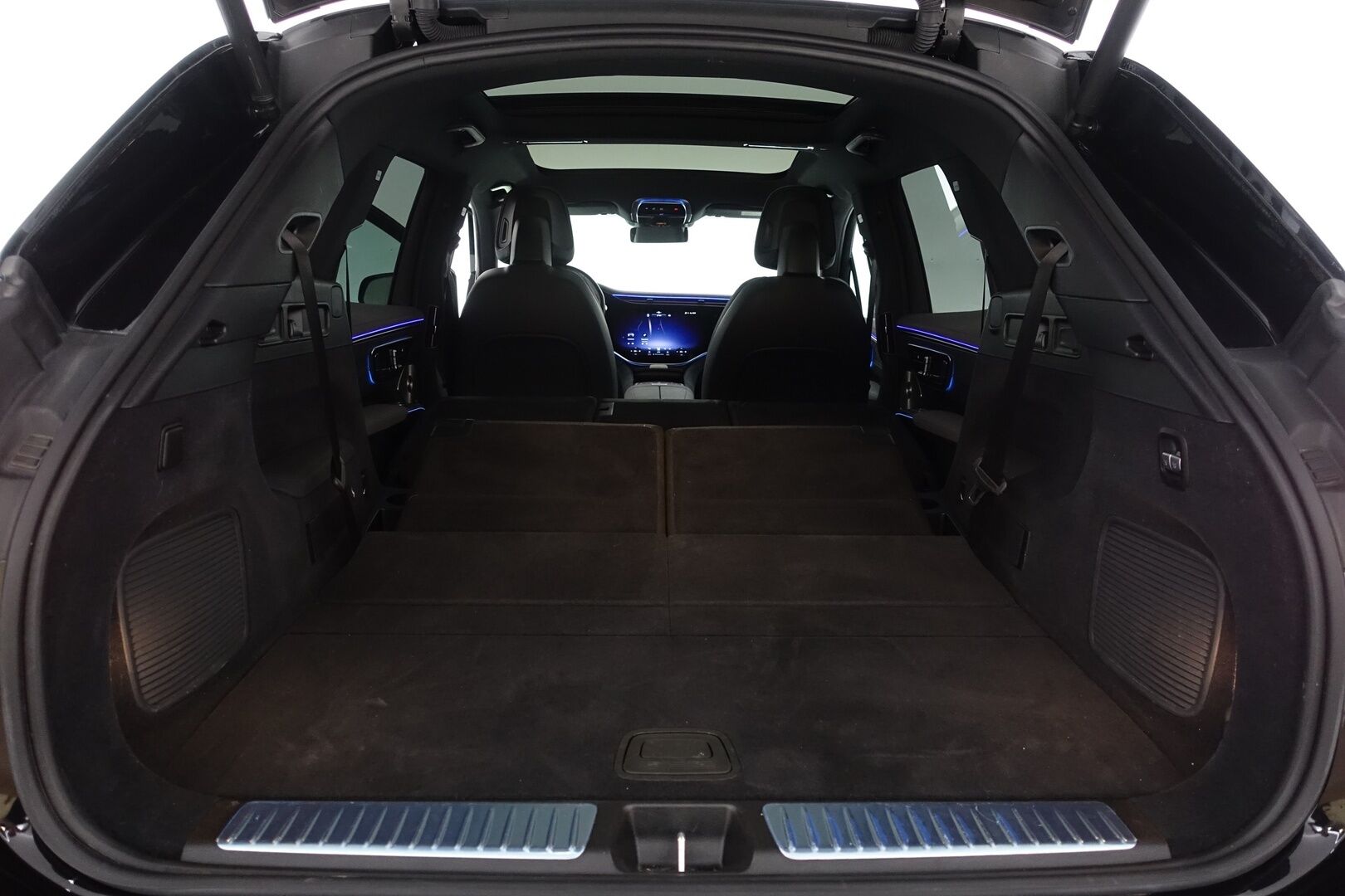 Mercedes-Benz EQS SUV 2023 450 4MATIC AMG Edition 7-Paikkainen - | Nelipyöräohjaus | Hyperscreen | Burmester | HUD | DTR+Q | Digital Light | Airmatic DC | Panorama | 360° | Ilm. sähkönahat muistilla | Koukku | 