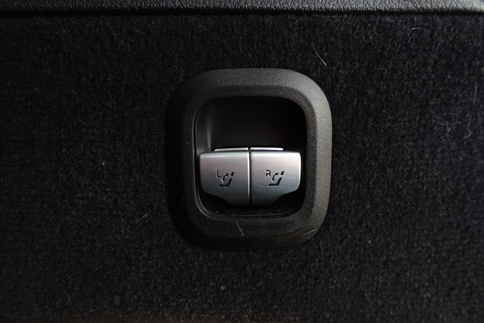 Mercedes-Benz EQS SUV 2023 450 4MATIC AMG Edition 7-Paikkainen - | Nelipyöräohjaus | Hyperscreen | Burmester | HUD | DTR+Q | Digital Light | Airmatic DC | Panorama | 360° | Ilm. sähkönahat muistilla | Koukku | 