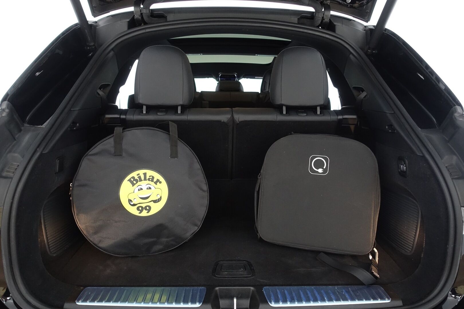 Mercedes-Benz EQS SUV 2023 450 4MATIC AMG Edition 7-Paikkainen - | Nelipyöräohjaus | Hyperscreen | Burmester | HUD | DTR+Q | Digital Light | Airmatic DC | Panorama | 360° | Ilm. sähkönahat muistilla | Koukku | 