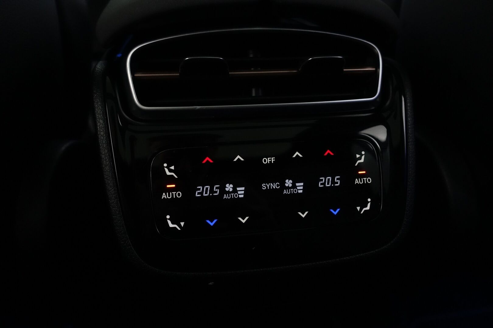 Mercedes-Benz EQS SUV 2023 450 4MATIC AMG Edition 7-Paikkainen - | Nelipyöräohjaus | Hyperscreen | Burmester | HUD | DTR+Q | Digital Light | Airmatic DC | Panorama | 360° | Ilm. sähkönahat muistilla | Koukku | 