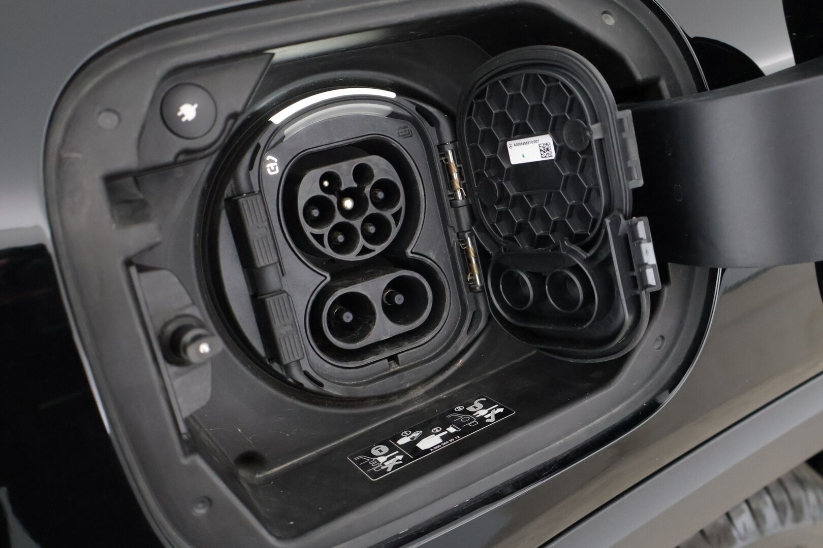 Mercedes-Benz EQB 2022 300 4MATIC AMG Line - Digimittaristo | ACC | P-Kamera | Tutkat | Ambient | BLIS | LED High Performance 