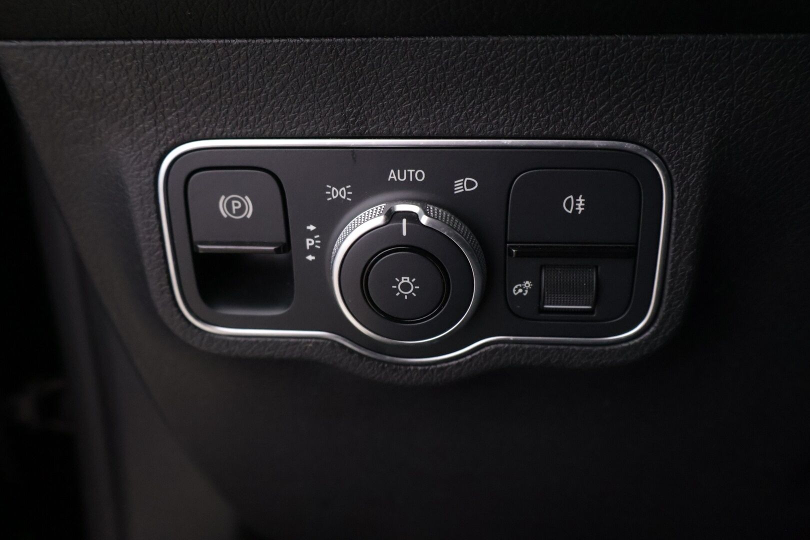 Mercedes-Benz EQB 2022 300 4MATIC AMG Line - Digimittaristo | ACC | P-Kamera | Tutkat | Ambient | BLIS | LED High Performance 