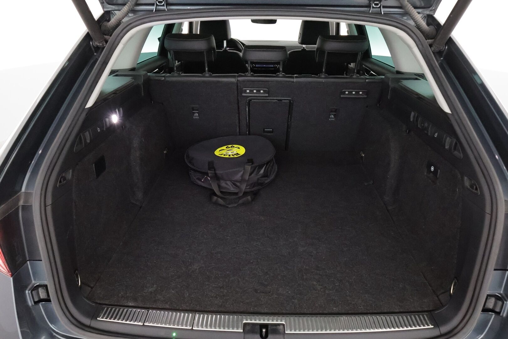 SKODA SUPERB 2020 1.4 TSI PHEV L&K *ACC / Webasto / Koukku / Keyless / Matrix-LED* - Katso tämä hinta! / L&K / Merkkihuollettu / Viimeisin huolto 102tkm / Kahdet renkaat alumiinivanteilla