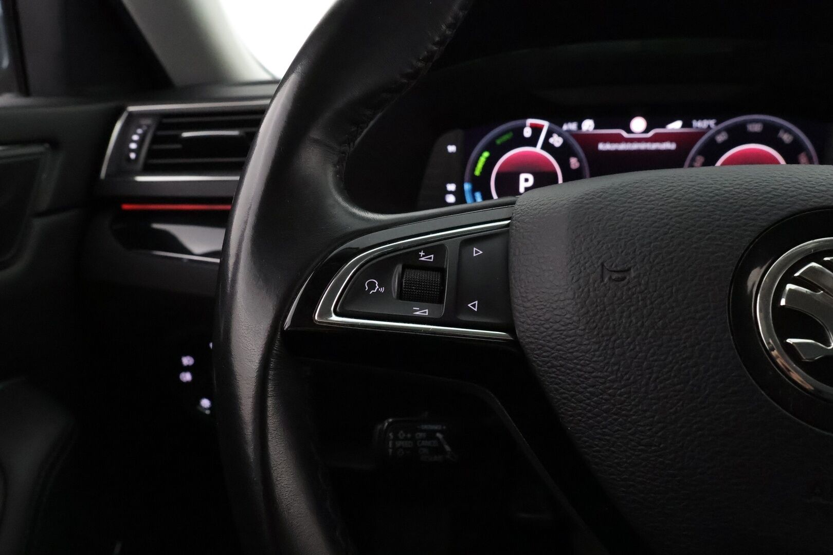 SKODA SUPERB 2020 1.4 TSI PHEV L&K *ACC / Webasto / Koukku / Keyless / Matrix-LED* - Katso tämä hinta! / L&K / Merkkihuollettu / Viimeisin huolto 102tkm / Kahdet renkaat alumiinivanteilla