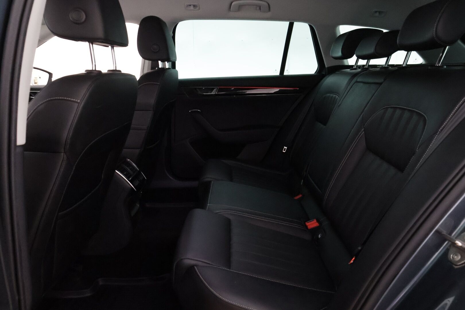 SKODA SUPERB 2020 1.4 TSI PHEV L&K *ACC / Webasto / Koukku / Keyless / Matrix-LED* - Katso tämä hinta! / L&K / Merkkihuollettu / Viimeisin huolto 102tkm / Kahdet renkaat alumiinivanteilla