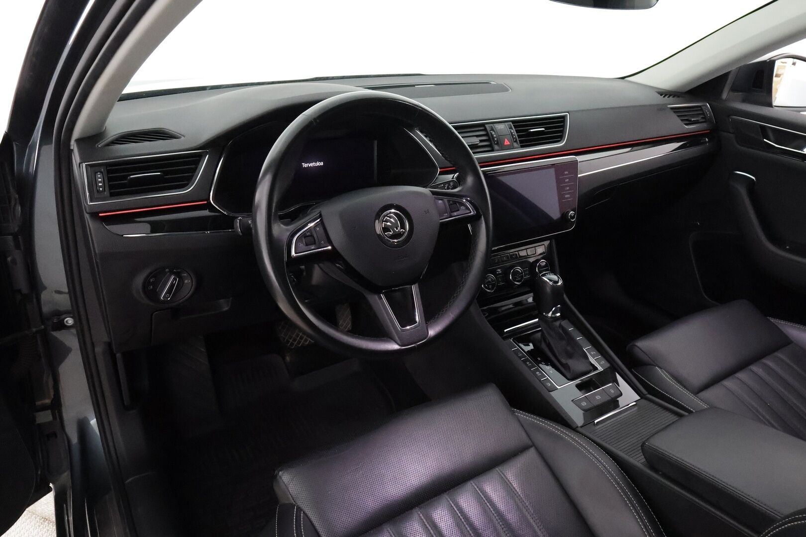 SKODA SUPERB 2020 1.4 TSI PHEV L&K *ACC / Webasto / Koukku / Keyless / Matrix-LED* - Katso tämä hinta! / L&K / Merkkihuollettu / Viimeisin huolto 102tkm / Kahdet renkaat alumiinivanteilla