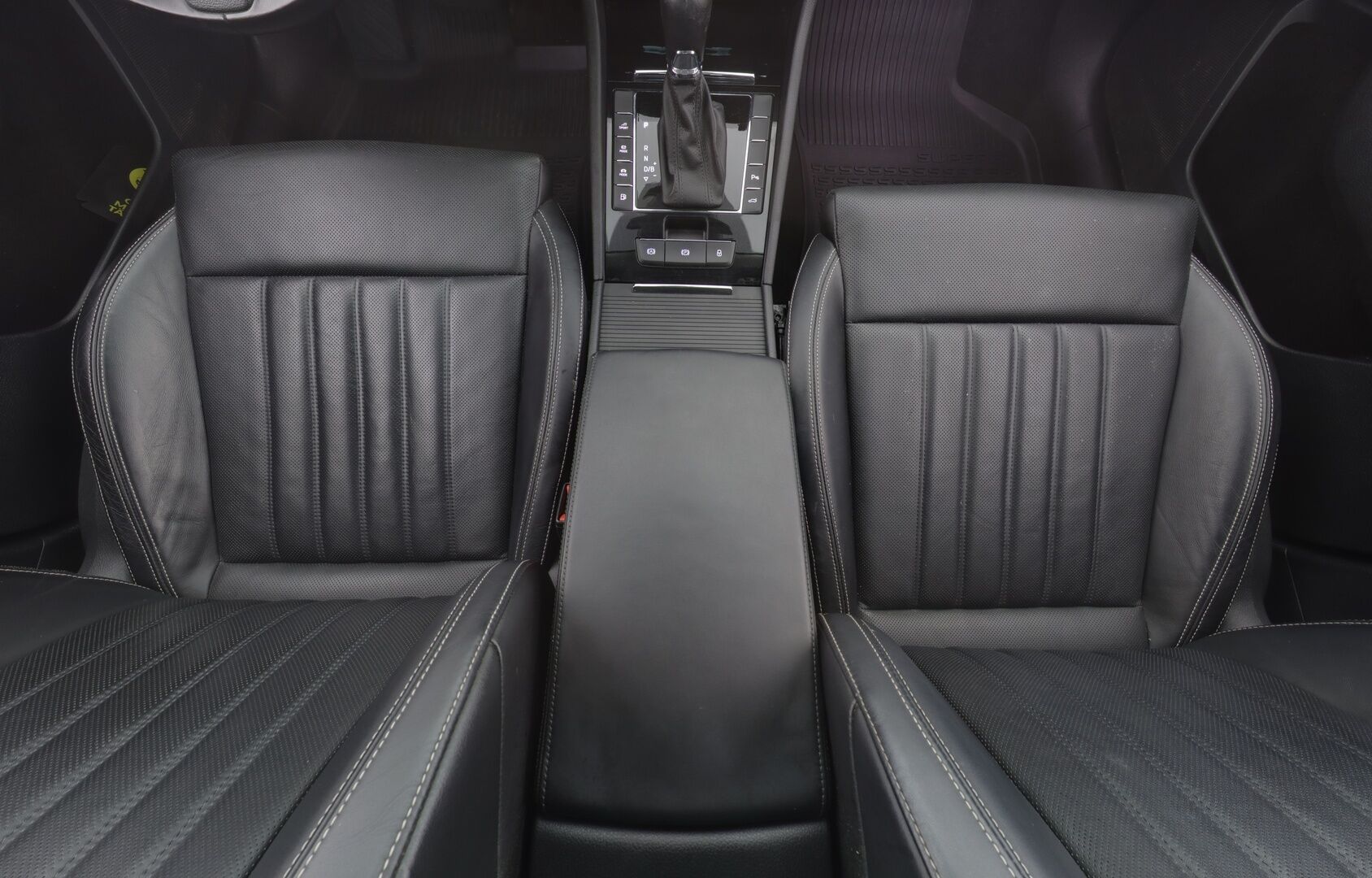 SKODA SUPERB 2020 1.4 TSI PHEV L&K *ACC / Webasto / Koukku / Keyless / Matrix-LED* - Katso tämä hinta! / L&K / Merkkihuollettu / Viimeisin huolto 102tkm / Kahdet renkaat alumiinivanteilla