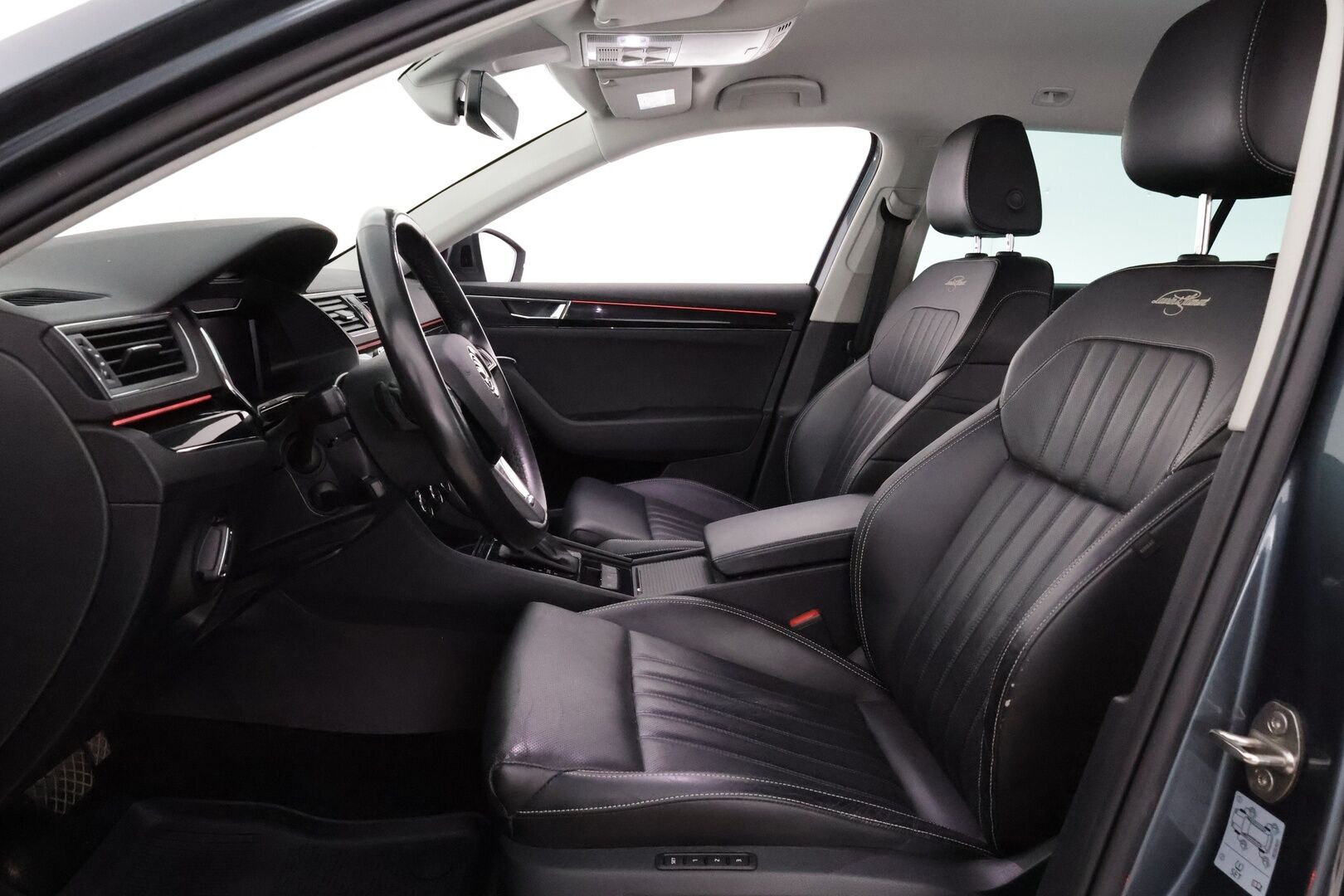 SKODA SUPERB 2020 1.4 TSI PHEV L&K *ACC / Webasto / Koukku / Keyless / Matrix-LED* - Katso tämä hinta! / L&K / Merkkihuollettu / Viimeisin huolto 102tkm / Kahdet renkaat alumiinivanteilla