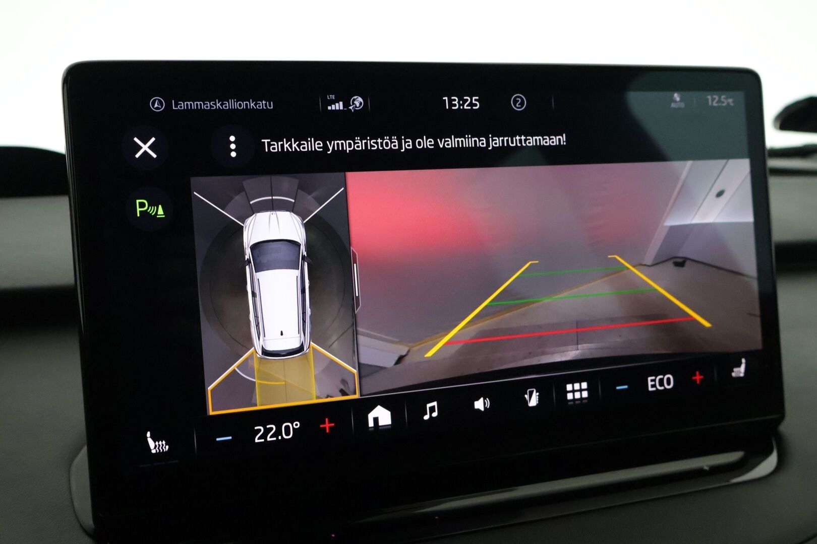 SKODA ENYAQ 2022 80X Sportline iV * HUD / Lämpöpumppu / Muistipenkki / 360° kamera / ACC / Matrix-LED / Navi / Kaistavahti / Neliveto * / - Sportline / Kahdet Skodan vanteet / Skodalla huollettu