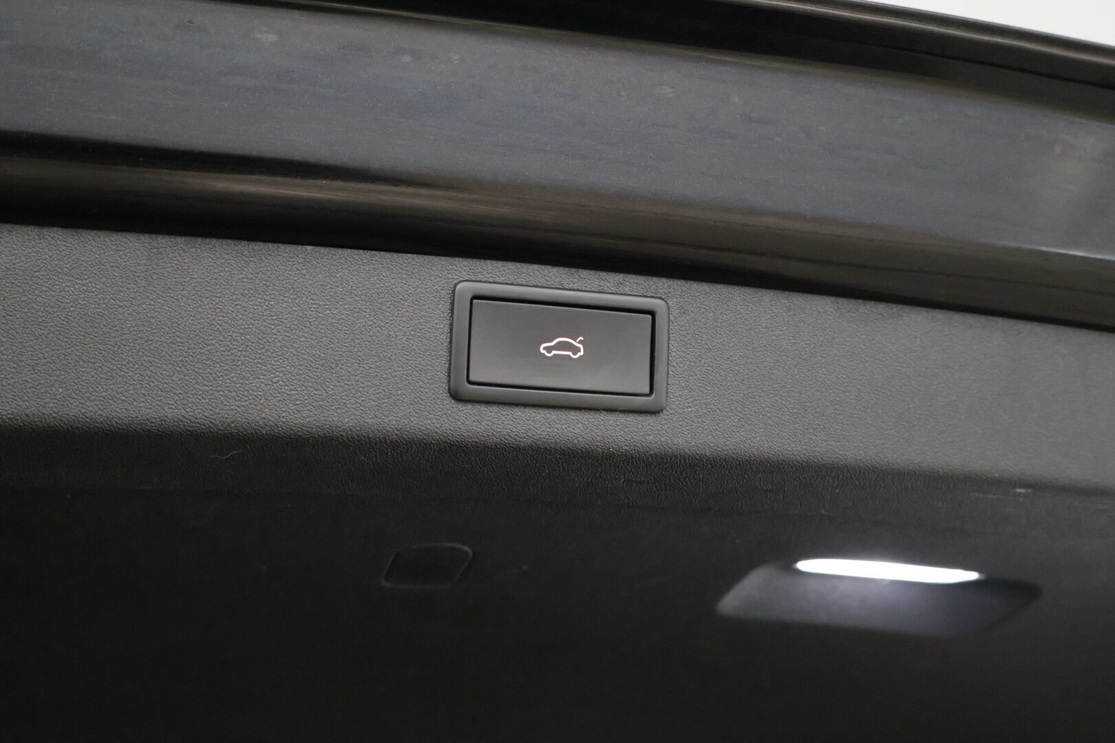 SKODA ENYAQ 2022 80X Sportline iV * HUD / Lämpöpumppu / Muistipenkki / 360° kamera / ACC / Matrix-LED / Navi / Kaistavahti / Neliveto * / - Sportline / Kahdet Skodan vanteet / Skodalla huollettu