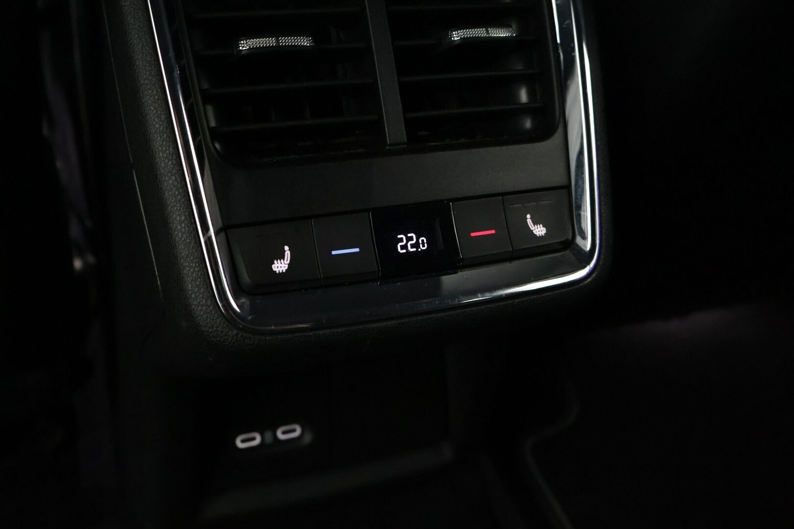 SKODA ENYAQ 2022 80X Sportline iV * HUD / Lämpöpumppu / Muistipenkki / 360° kamera / ACC / Matrix-LED / Navi / Kaistavahti / Neliveto * / - Sportline / Kahdet Skodan vanteet / Skodalla huollettu