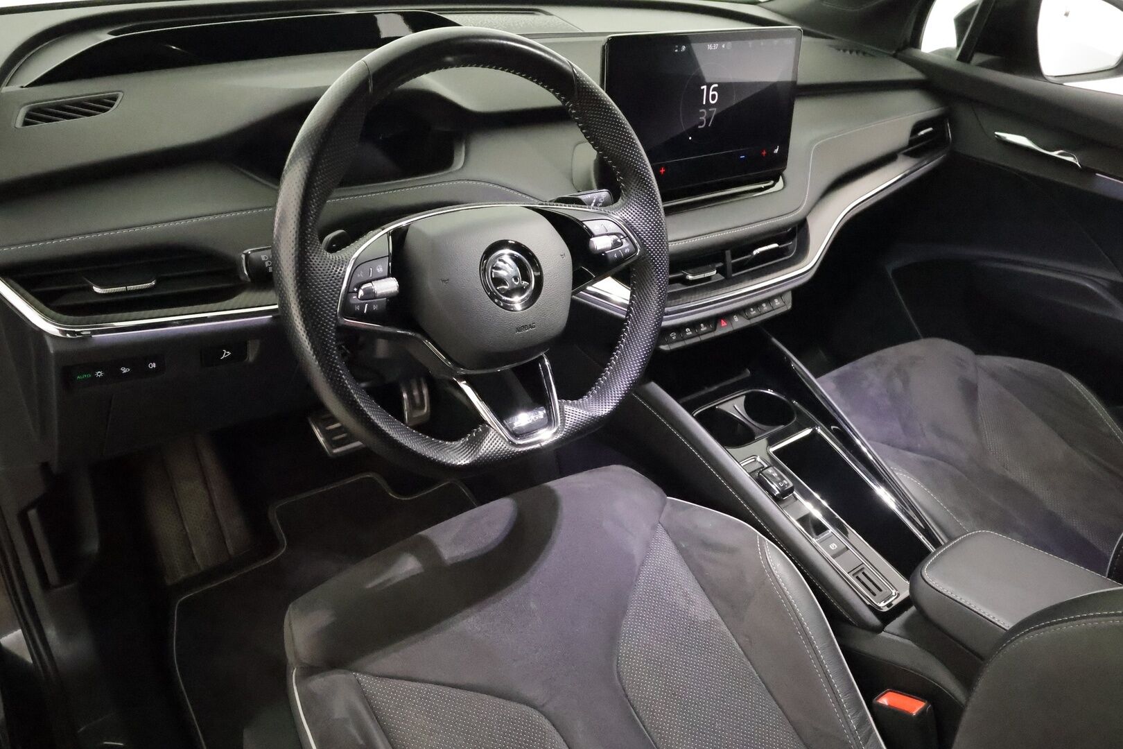 SKODA ENYAQ 2022 IV80X Sportline *HUD / Lämpöpumppu / Muistipenkki / 360° kamera / ACC / Matrix-LED / Navi / Kaistavahti* - Sportline / Kahdet Skodan vanteet / Skodalla huollettu