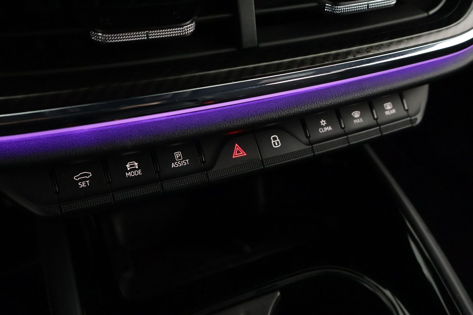 SKODA ENYAQ 2022 80X Sportline iV * HUD / Lämpöpumppu / Muistipenkki / 360° kamera / ACC / Matrix-LED / Navi / Kaistavahti / Neliveto * / - Sportline / Kahdet Skodan vanteet / Skodalla huollettu