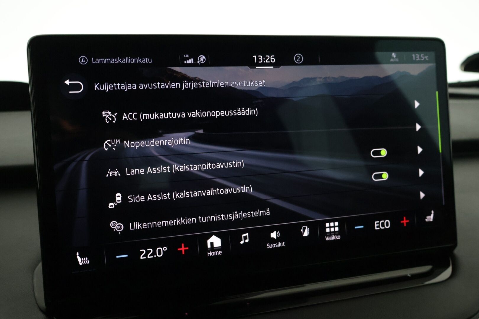SKODA ENYAQ 2022 80X Sportline iV * HUD / Lämpöpumppu / Muistipenkki / 360° kamera / ACC / Matrix-LED / Navi / Kaistavahti / Neliveto * / - Sportline / Kahdet Skodan vanteet / Skodalla huollettu