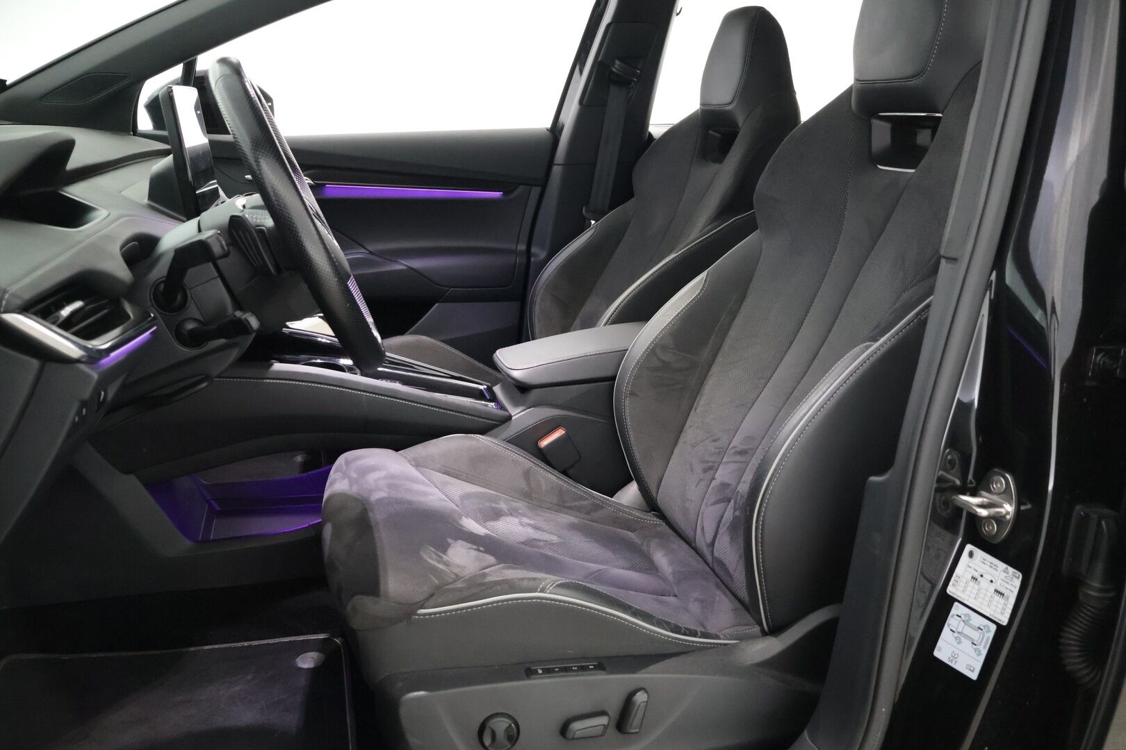 SKODA ENYAQ 2022 80X Sportline iV * HUD / Lämpöpumppu / Muistipenkki / 360° kamera / ACC / Matrix-LED / Navi / Kaistavahti / Neliveto * / - Sportline / Kahdet Skodan vanteet / Skodalla huollettu