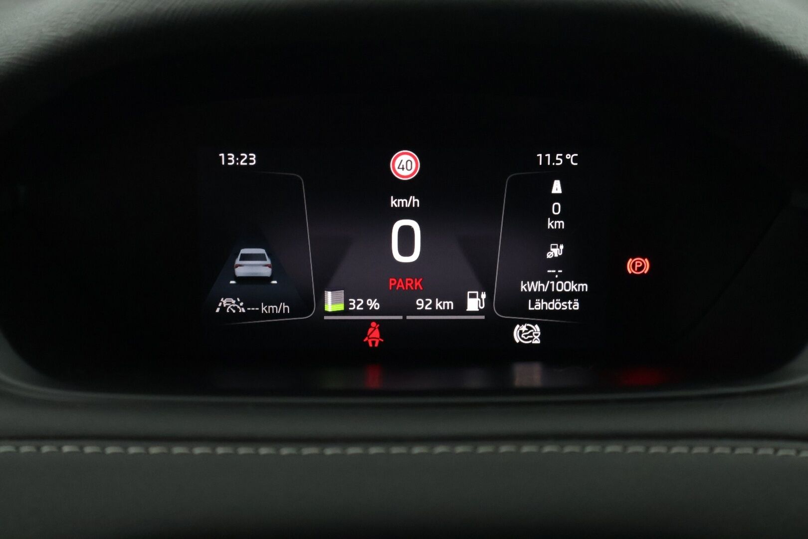 SKODA ENYAQ 2022 80X Sportline iV * HUD / Lämpöpumppu / Muistipenkki / 360° kamera / ACC / Matrix-LED / Navi / Kaistavahti / Neliveto * / - Sportline / Kahdet Skodan vanteet / Skodalla huollettu