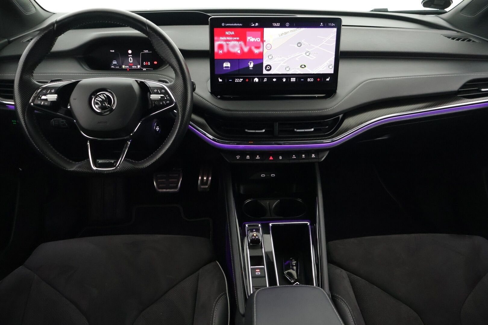 SKODA ENYAQ 2022 80X Sportline iV * HUD / Lämpöpumppu / Muistipenkki / 360° kamera / ACC / Matrix-LED / Navi / Kaistavahti / Neliveto * / - Sportline / Kahdet Skodan vanteet / Skodalla huollettu