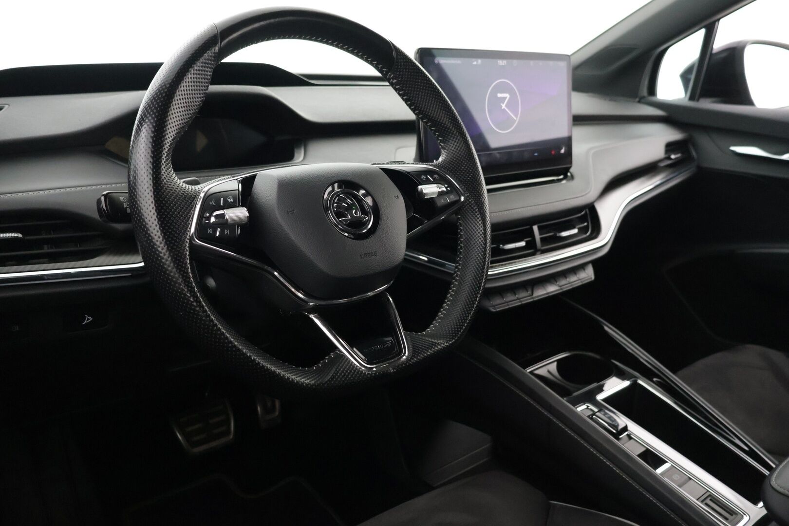 SKODA ENYAQ 2022 80X Sportline iV * HUD / Lämpöpumppu / Muistipenkki / 360° kamera / ACC / Matrix-LED / Navi / Kaistavahti / Neliveto * / - Sportline / Kahdet Skodan vanteet / Skodalla huollettu