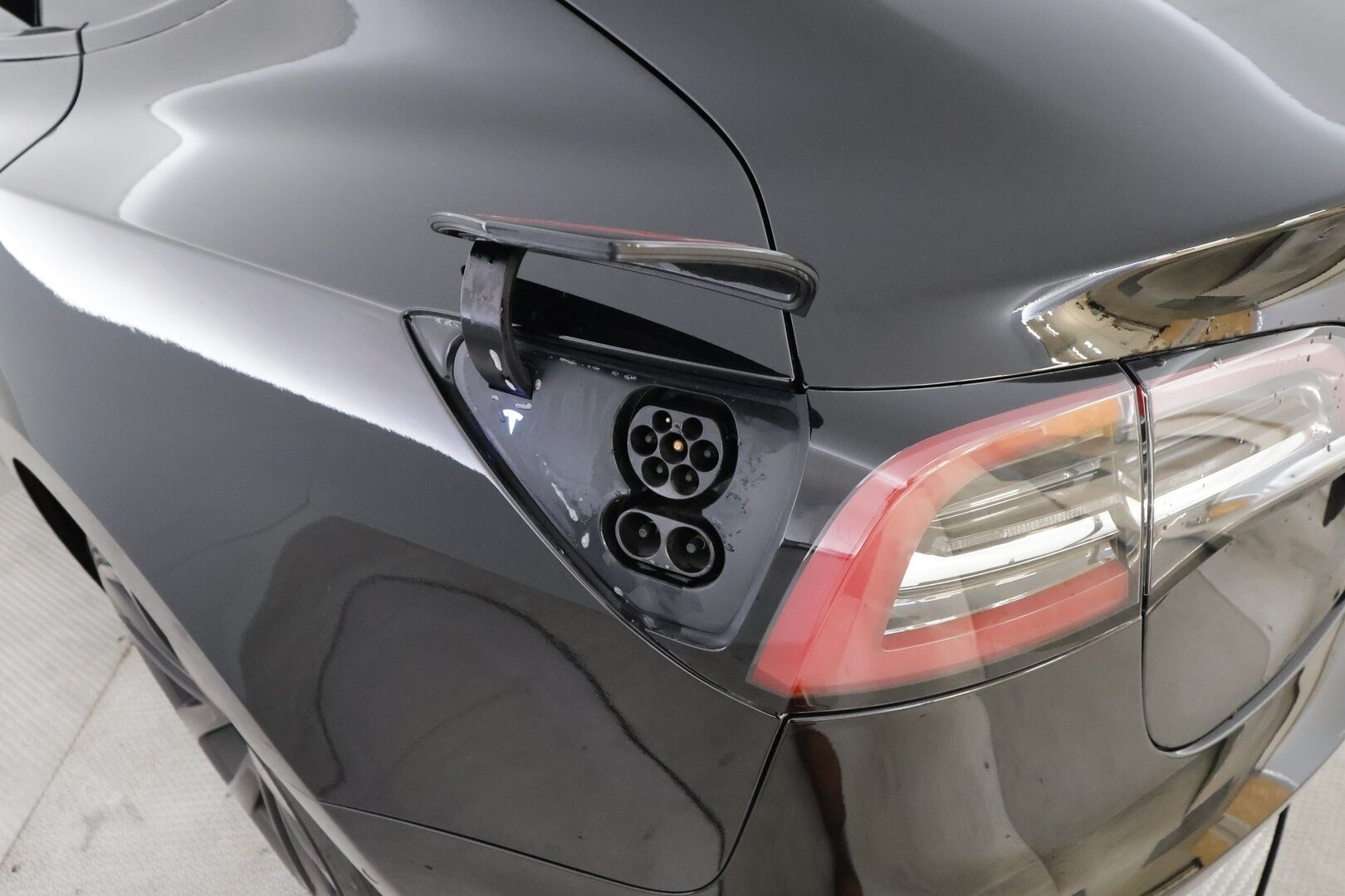 Tesla Model 3 2020 Long-Range Dual Motor AWD - | Lasikatto | ACC | P.Kamera | LED | Muistipenkki | Premium Audio | Kaistavahti | Navi | Keyless | 2x Latauskaapelit |