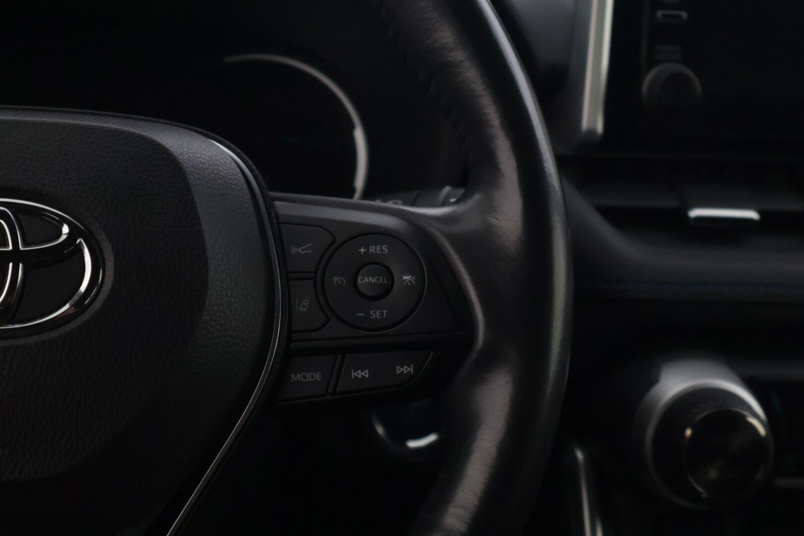 Toyota RAV4 2019 2,5 Hybrid AWD-i Style - | 2.om Suomi-auto | ACC | P. Kamera | JBL | Lohkolämmitin | Lämpöpaketti | Navi | LED | Merkkihuollettu |