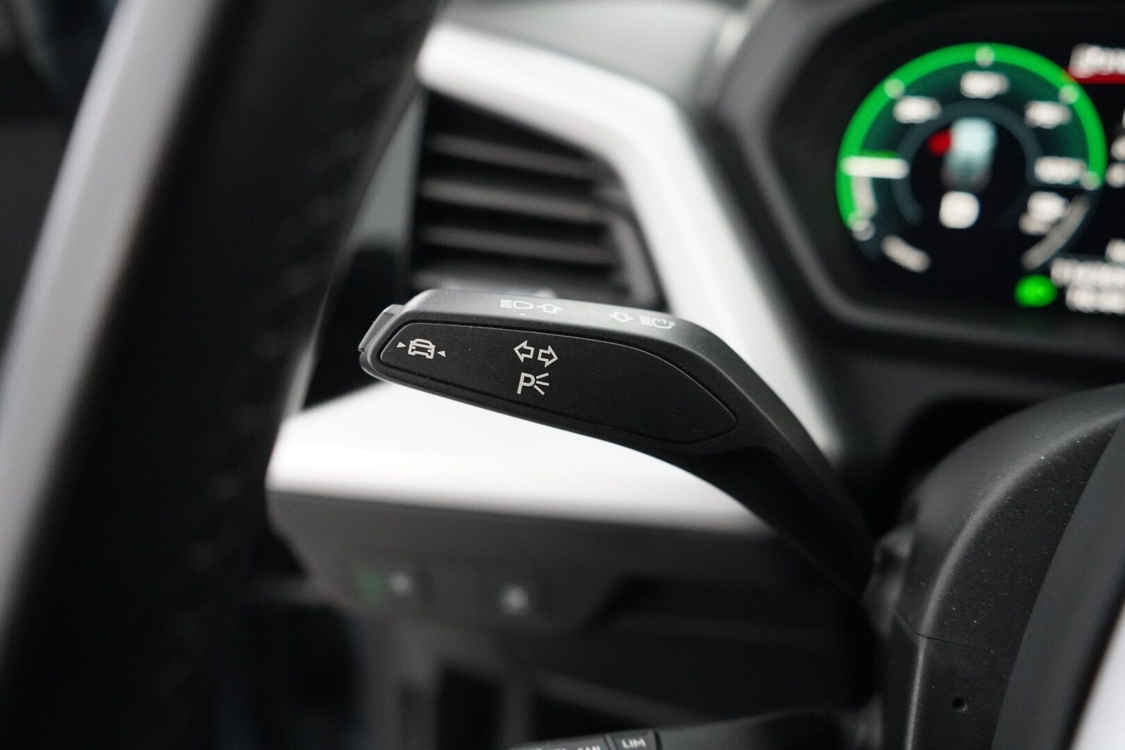 Audi Q4 e-tron 2021 40 e-tron - Sähkökoukku | LED | Digimittaristo | P-Tutkat