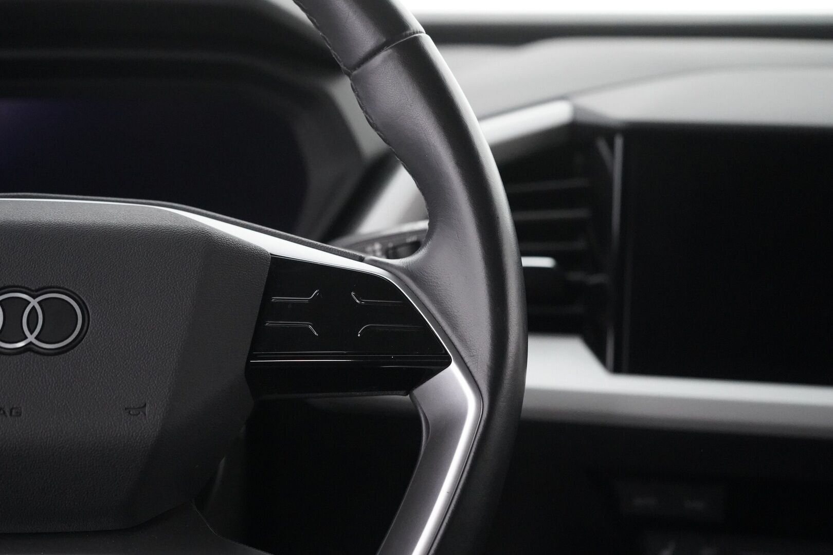 Audi Q4 e-tron 2021 40 e-tron - Sähkökoukku | LED | Digimittaristo | P-Tutkat