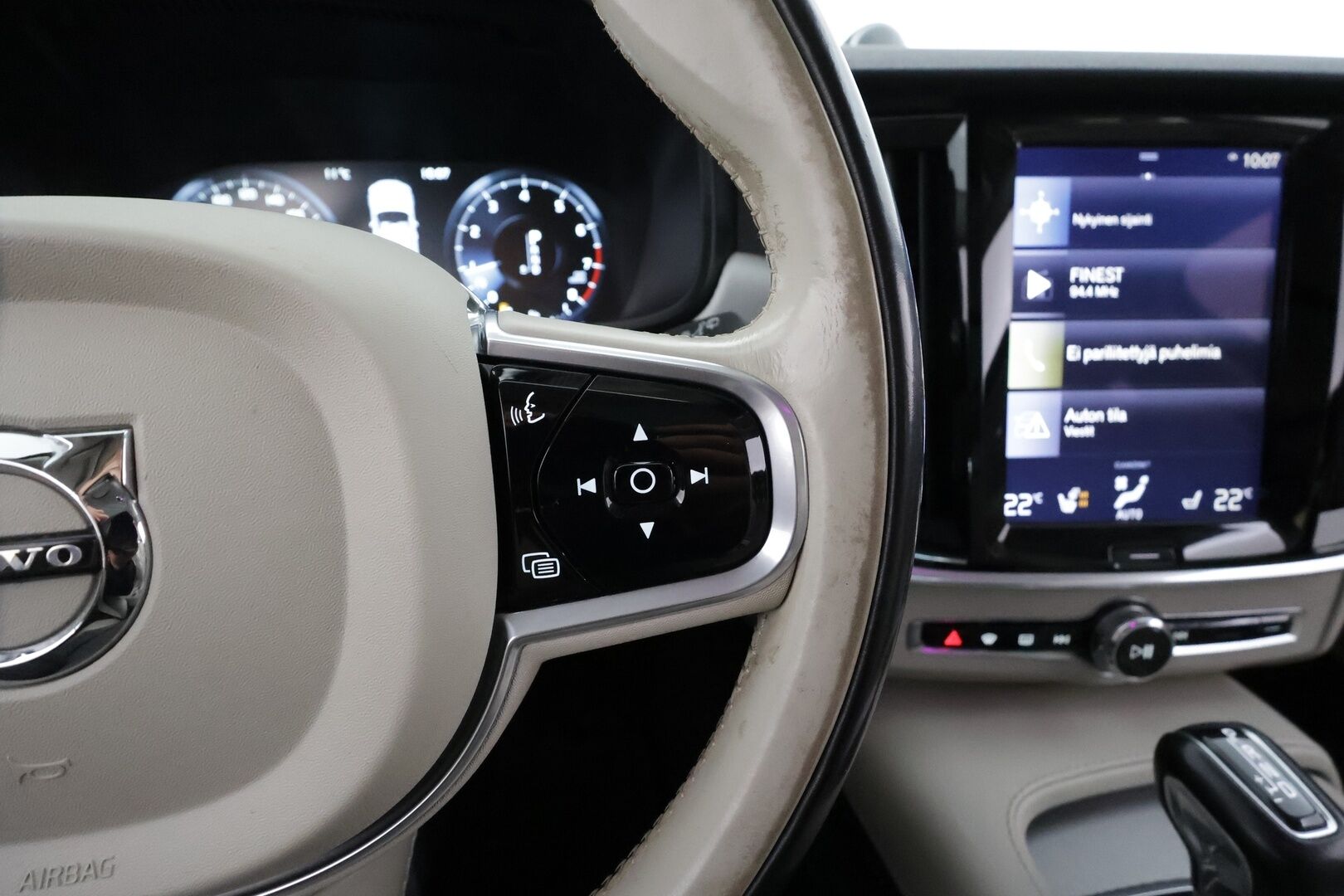 Volvo V90 2017 T6 AWD Business Inscription aut * Webasto / ACC / B&W / 360 / Full-LED / Muistipenkki / Navi / Kaistavahti * - Panorama / HUD / Suomi-auto / Kahdet renkaat aluvanteilla