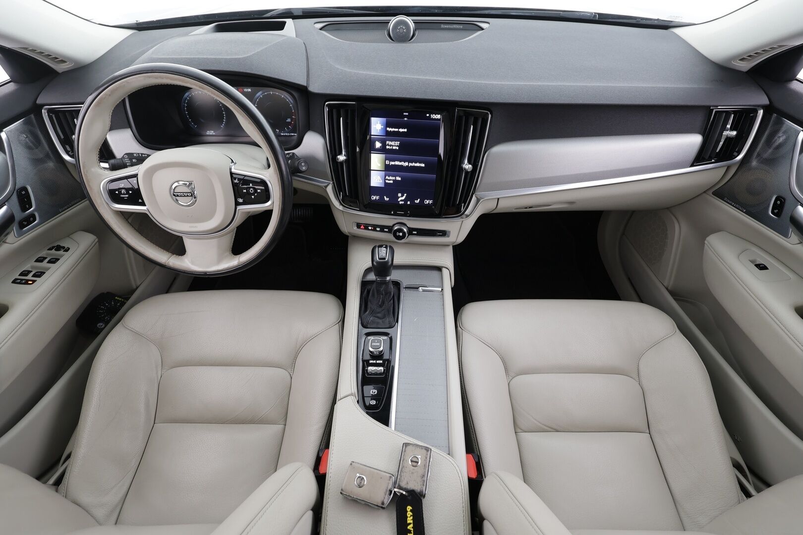 Volvo V90 2017 T6 AWD Business Inscription aut * Webasto / ACC / B&W / 360 / Full-LED / Muistipenkki / Navi / Kaistavahti * - Panorama / HUD / Suomi-auto / Kahdet renkaat aluvanteilla