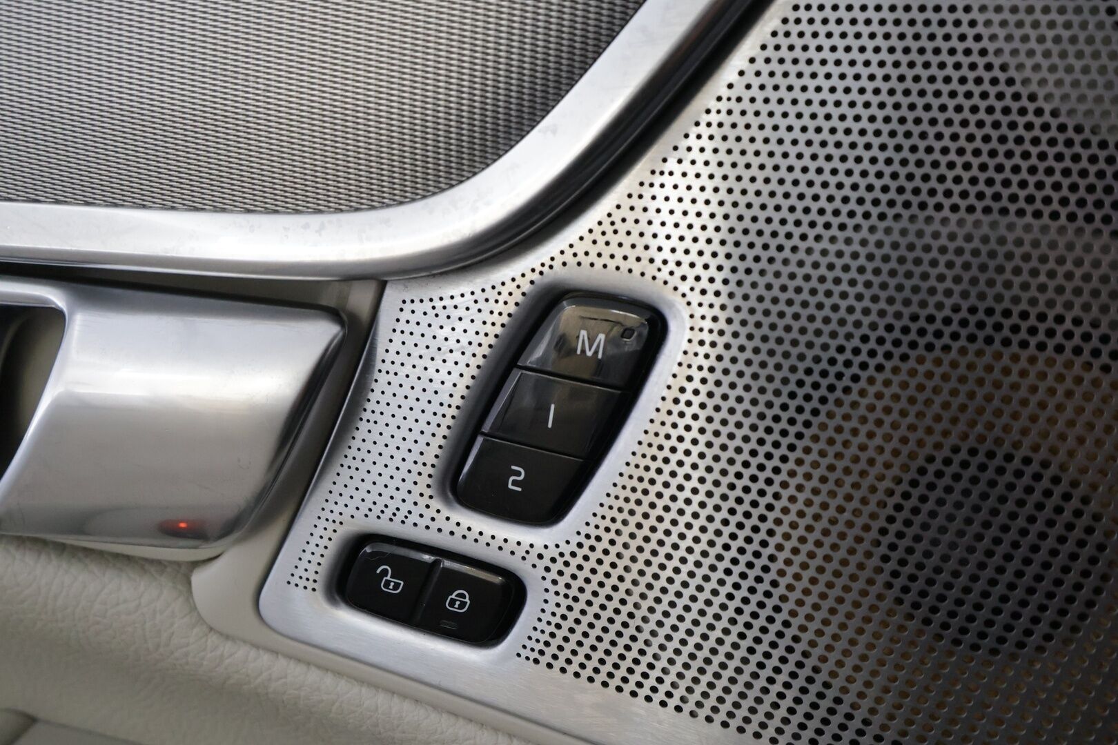 Volvo V90 2017 T6 AWD Business Inscription aut * Webasto / ACC / B&W / 360 / Full-LED / Muistipenkki / Navi / Kaistavahti * - Panorama / HUD / Suomi-auto / Kahdet renkaat aluvanteilla