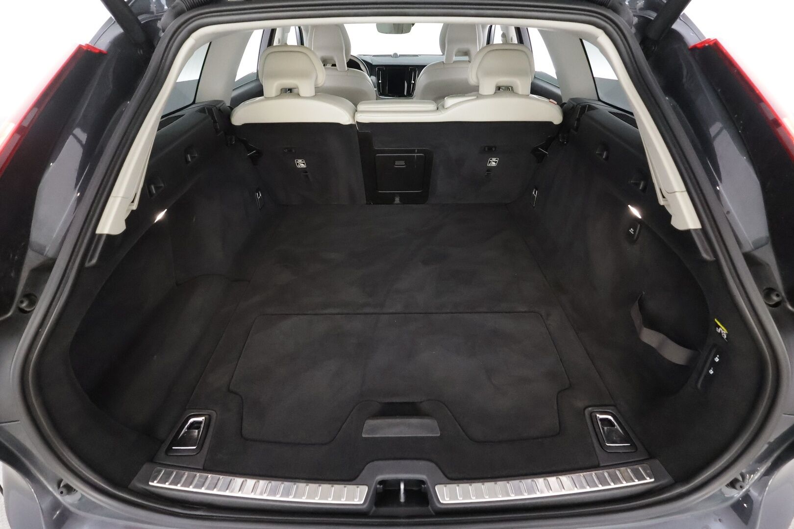 Volvo V90 2017 T6 AWD Business Inscription aut * Webasto / ACC / B&W / 360 / Full-LED / Muistipenkki / Navi / Kaistavahti * - Panorama / HUD / Suomi-auto / Kahdet renkaat aluvanteilla