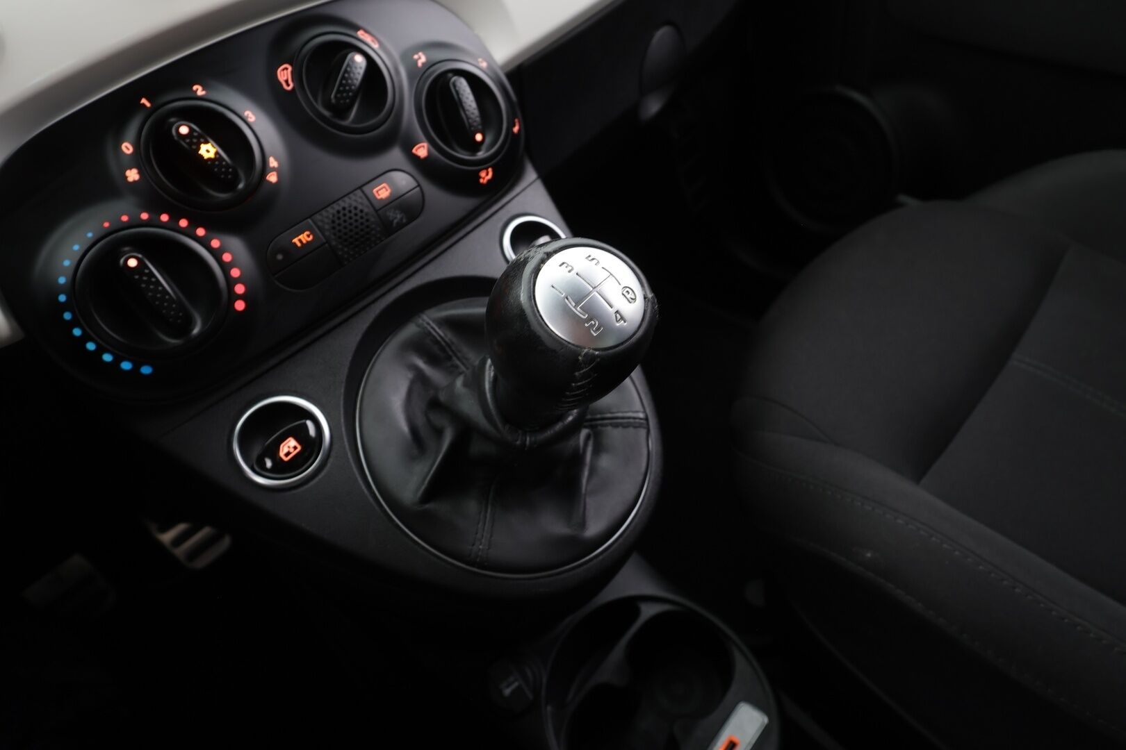 FIAT-ABARTH 500 2018 595 ABARTH * Sporttipenkit / Lohko+Sisä / Bluetooth / Digimittaristo / Ilmastointi * - Kahdet renkaat aluvanteilla - HULLUT AVAJAISHULINAT KORKOTARJOUS 3,29 %