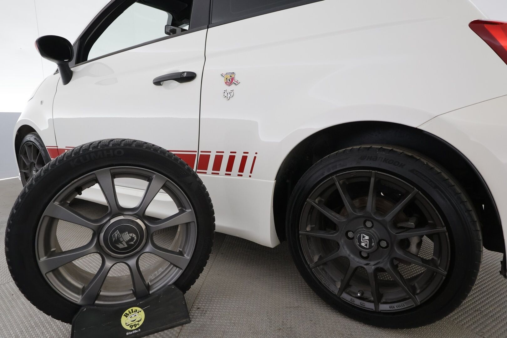 FIAT-ABARTH 500 2018 595 ABARTH * Sporttipenkit / Lohko+Sisä / Bluetooth / Digimittaristo / Ilmastointi * - Kahdet renkaat aluvanteilla - HULLUT AVAJAISHULINAT KORKOTARJOUS 3,29 %