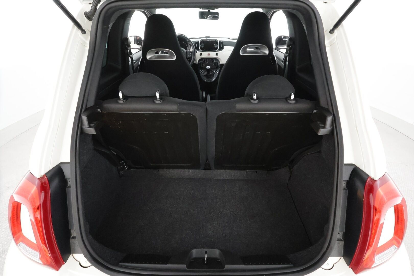 FIAT-ABARTH 500 2018 595 ABARTH * Sporttipenkit / Lohko+Sisä / Bluetooth / Digimittaristo / Ilmastointi * - Kahdet renkaat aluvanteilla - HULLUT AVAJAISHULINAT KORKOTARJOUS 3,29 %