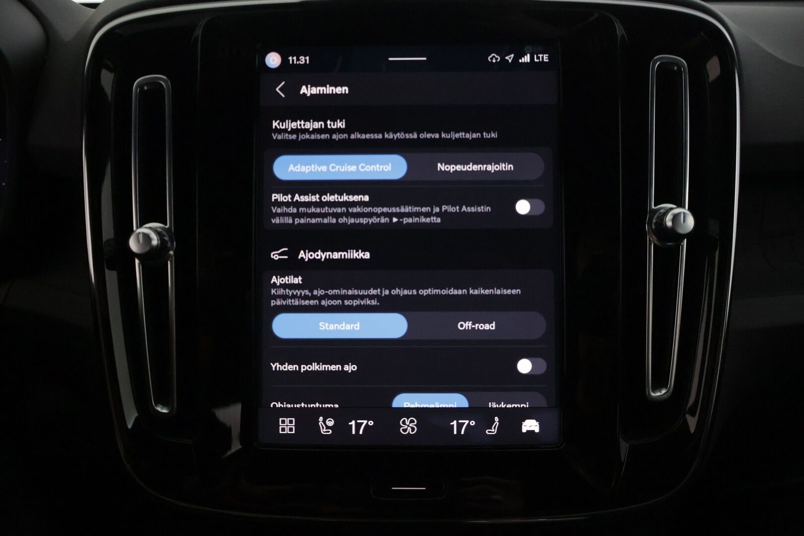 Volvo XC40 2022 Recharge Plus aut - | Adaptiivinen vakionopeudensäädin | Digimittaristo | KeyLess Go | Blis  | Volvo on call | Touchpad | Kahdet renkaat | Huoltokirja |