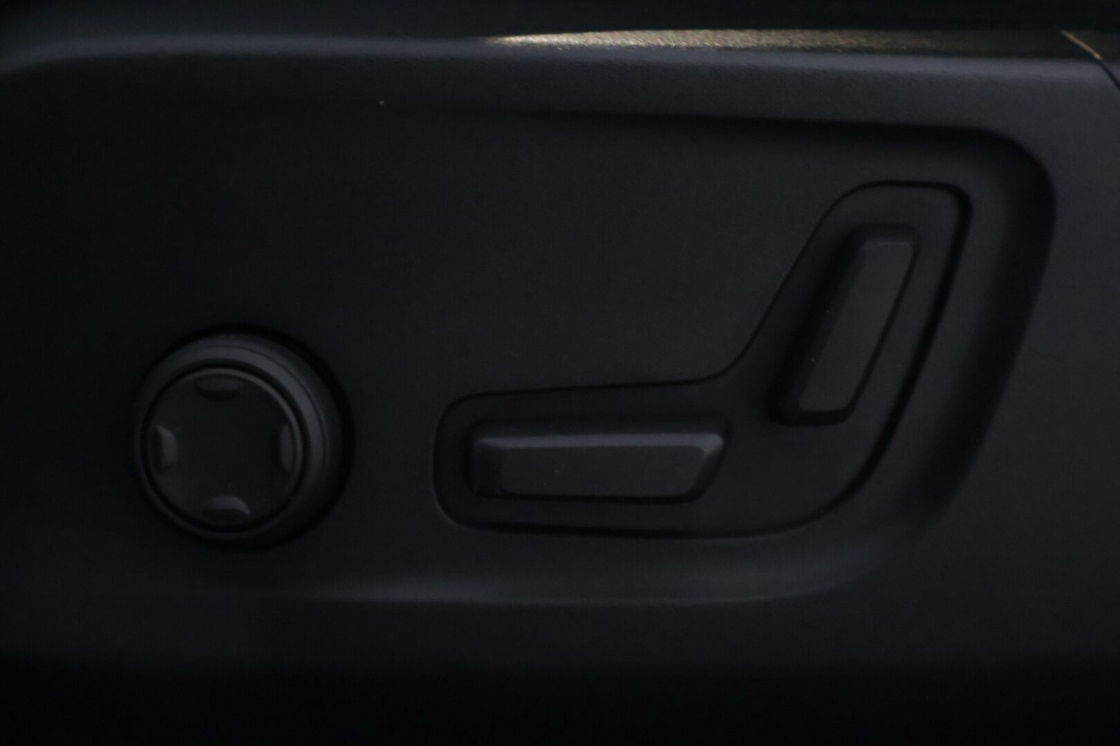 Volvo XC40 2022 Recharge Plus aut - | Adaptiivinen vakionopeudensäädin | Digimittaristo | KeyLess Go | Blis  | Volvo on call | Touchpad | Kahdet renkaat | Huoltokirja |