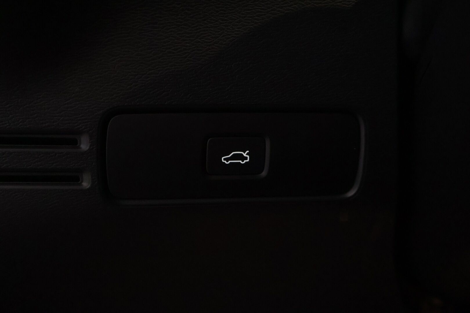 Volvo XC40 2022 Recharge Plus aut - | Adaptiivinen vakionopeudensäädin | Digimittaristo | KeyLess Go | Blis  | Volvo on call | Touchpad | Kahdet renkaat | Huoltokirja |