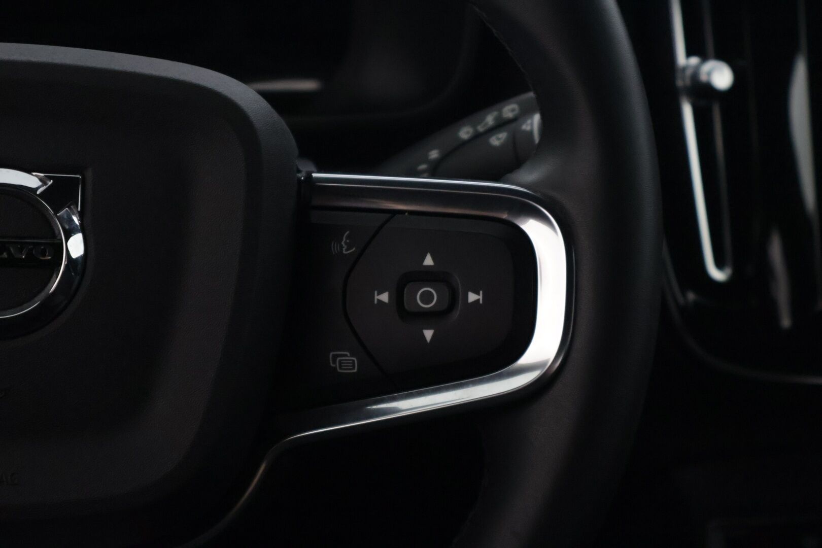 Volvo XC40 2022 Recharge Plus aut - | Adaptiivinen vakionopeudensäädin | Digimittaristo | KeyLess Go | Blis  | Volvo on call | Touchpad | Kahdet renkaat | Huoltokirja |