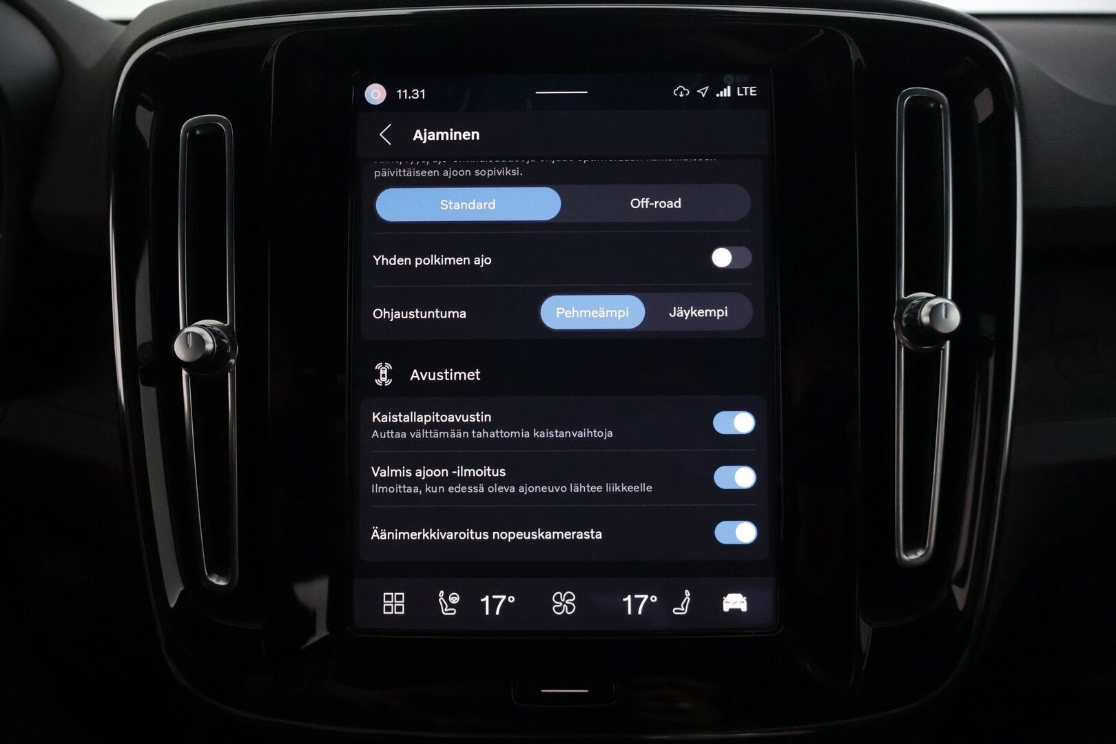 Volvo XC40 2022 Recharge Plus aut - | Adaptiivinen vakionopeudensäädin | Digimittaristo | KeyLess Go | Blis  | Volvo on call | Touchpad | Kahdet renkaat | Huoltokirja |