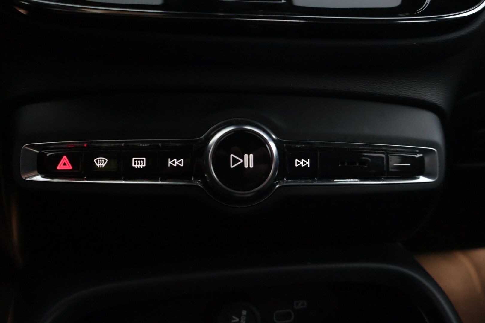 Volvo XC40 2022 Recharge Plus aut - | Adaptiivinen vakionopeudensäädin | Digimittaristo | KeyLess Go | Blis  | Volvo on call | Touchpad | Kahdet renkaat | Huoltokirja |