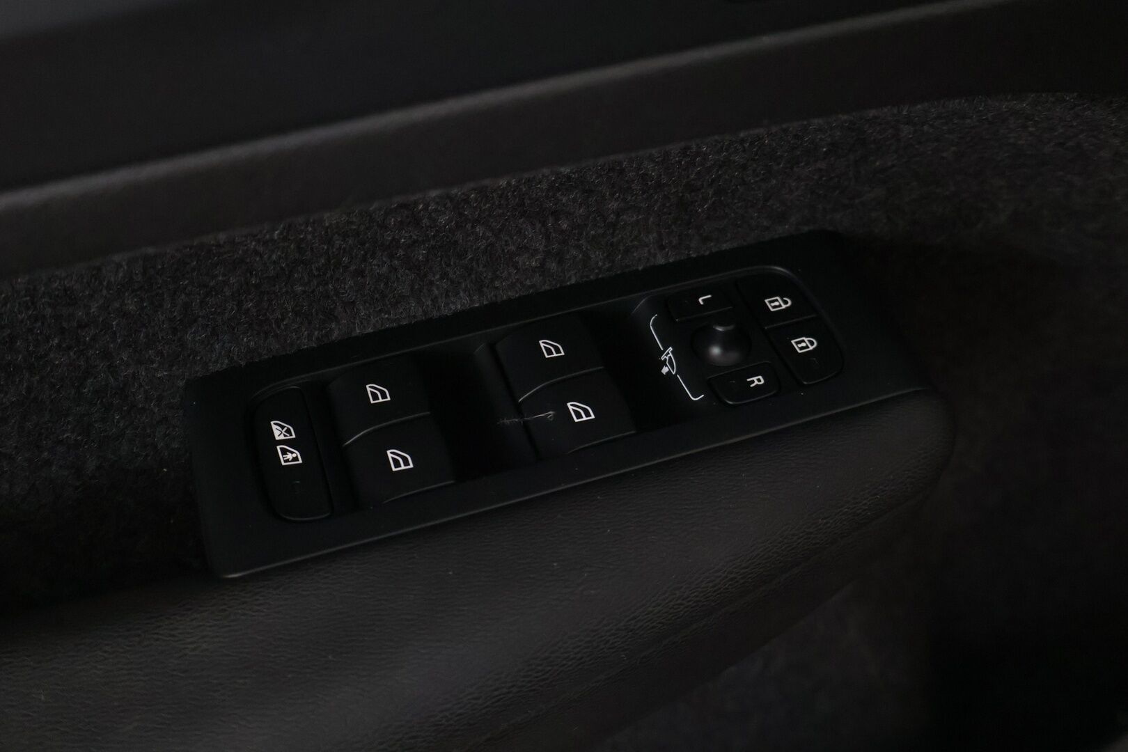 Volvo XC40 2022 Recharge Plus aut - | Adaptiivinen vakionopeudensäädin | Digimittaristo | KeyLess Go | Blis  | Volvo on call | Touchpad | Kahdet renkaat | Huoltokirja |