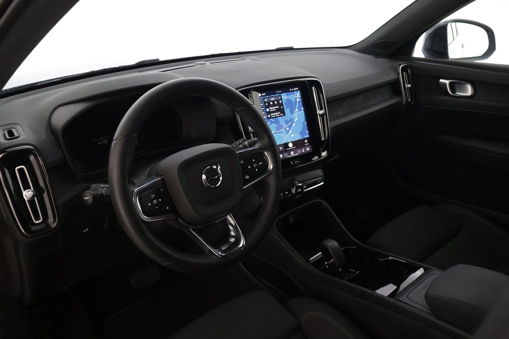 Volvo XC40 2022 Recharge Plus aut - | Adaptiivinen vakionopeudensäädin | Digimittaristo | KeyLess Go | Blis  | Volvo on call | Touchpad | Kahdet renkaat | Huoltokirja |