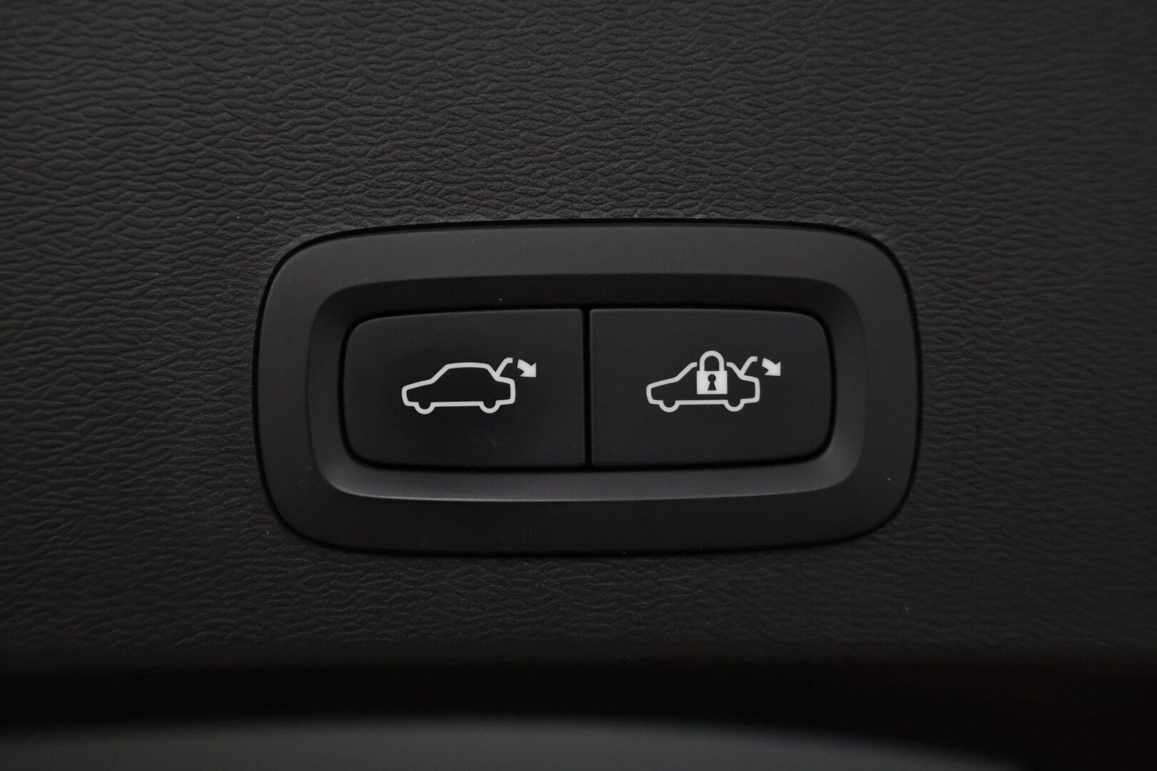 Volvo XC40 2022 Recharge Plus aut - | Adaptiivinen vakionopeudensäädin | Digimittaristo | KeyLess Go | Blis  | Volvo on call | Touchpad | Kahdet renkaat | Huoltokirja |