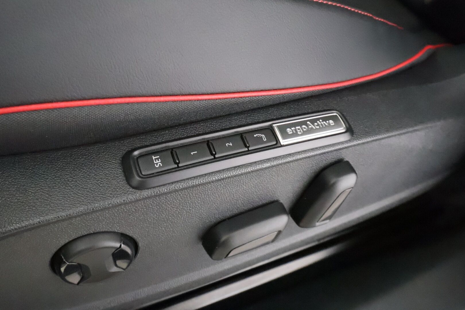 VOLKSWAGEN ID.5 2024 GTX 250 kW 4Motion* ILP / ACC / HUD / Koukku / Hierovat Muistipenkit / Lasikatto / 360-kamera * - Akku kuntotarkastettu SoH 99,7% / Merkkihuollettu / 2x Lataus / Kahdet Renkaat