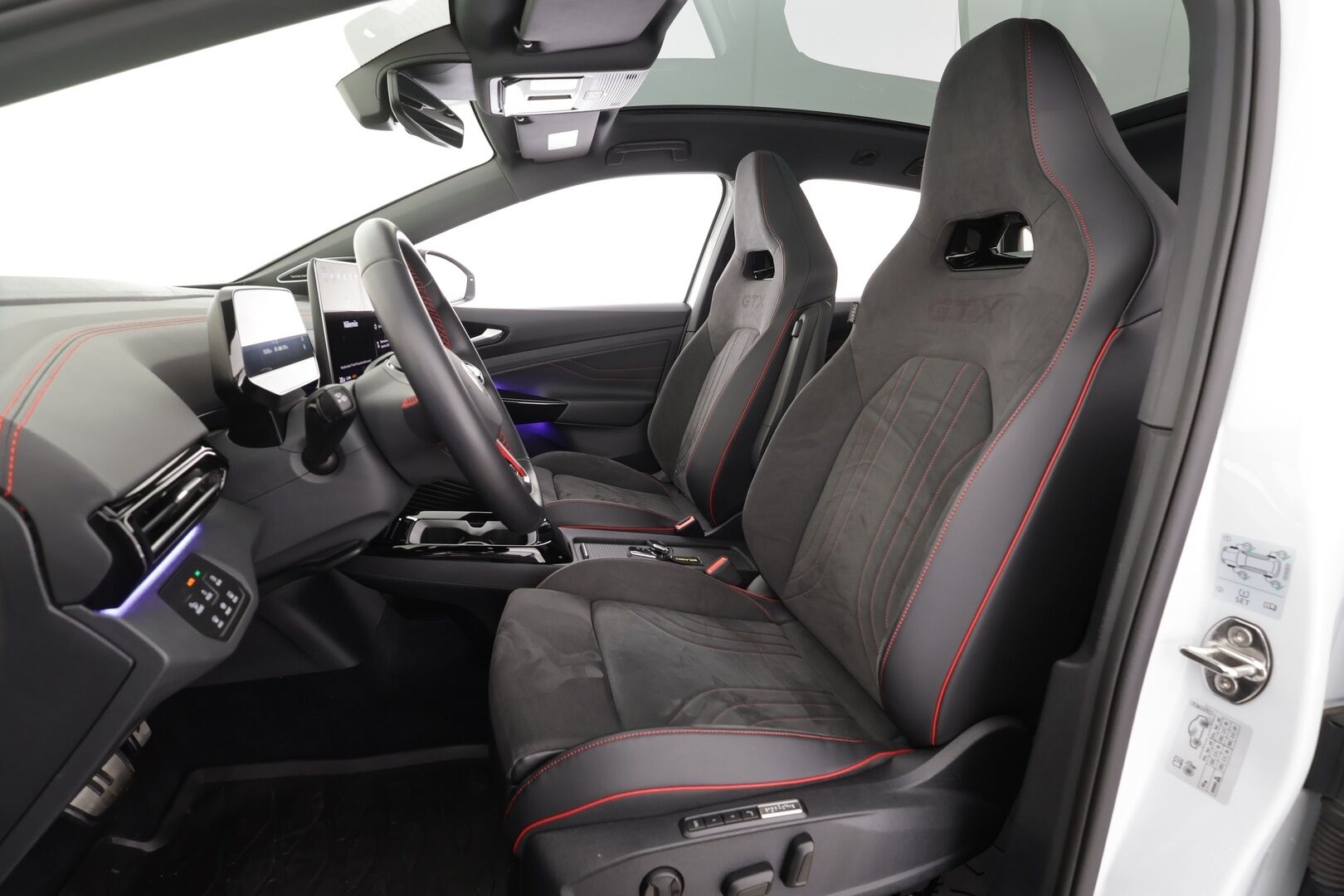 VOLKSWAGEN ID.5 2024 GTX 250 kW 4Motion* ILP / ACC / HUD / Koukku / Hierovat Muistipenkit / Lasikatto / 360-kamera * - Akku kuntotarkastettu SoH 99,7% / Merkkihuollettu / 2x Lataus / Kahdet Renkaat