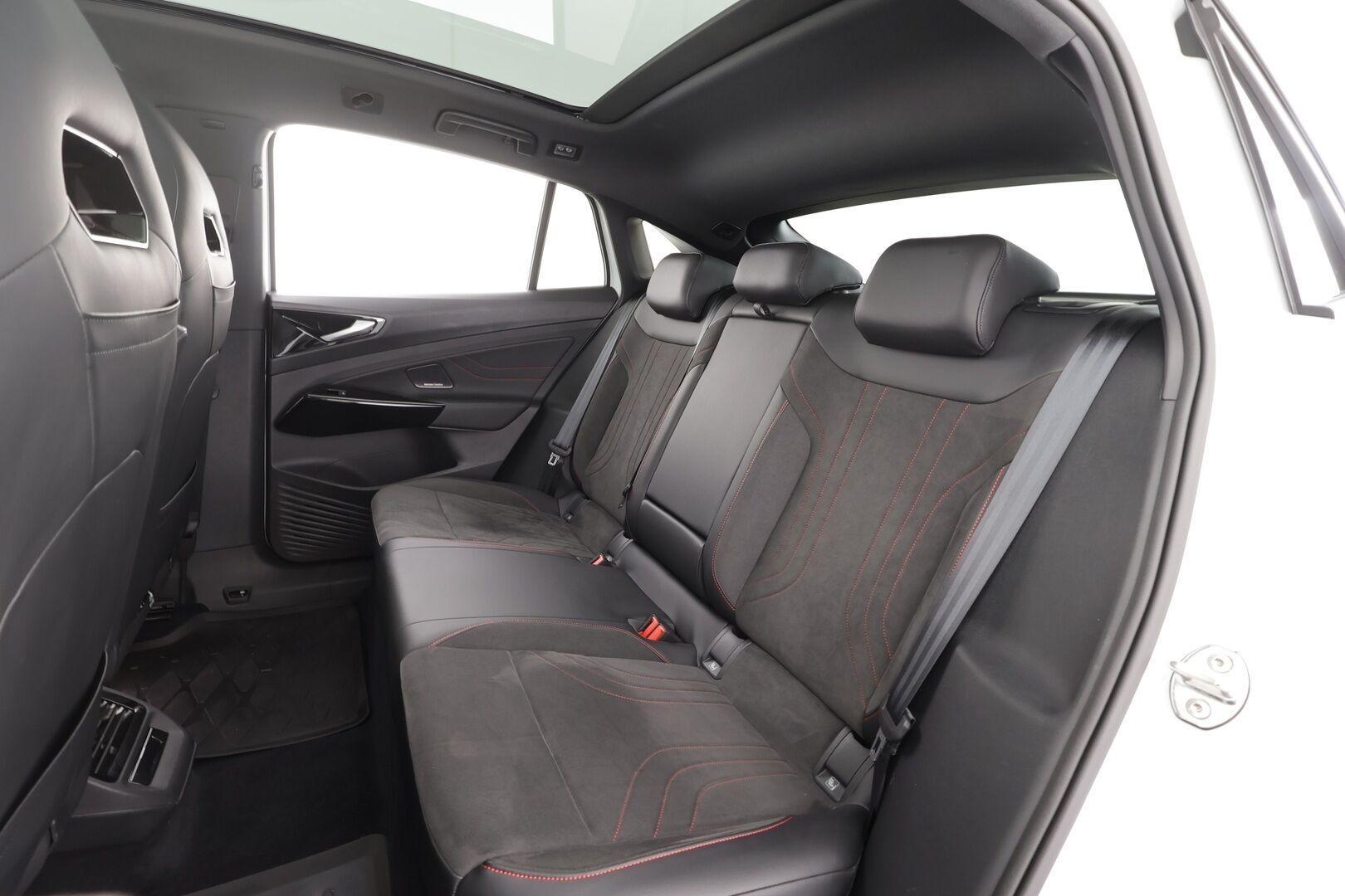 VOLKSWAGEN ID.5 2024 GTX 250 kW 4Motion* ILP / ACC / HUD / Koukku / Hierovat Muistipenkit / Lasikatto / 360-kamera * - Akku kuntotarkastettu SoH 99,7% / Merkkihuollettu / 2x Lataus / Kahdet Renkaat