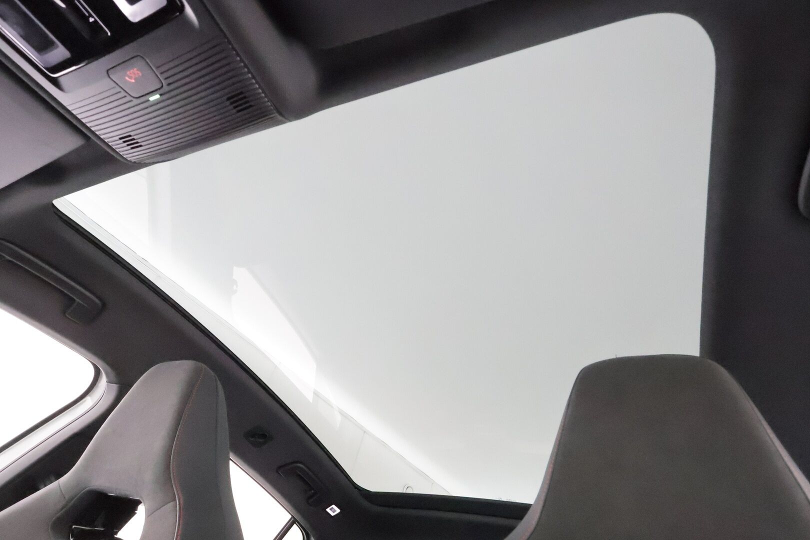 VOLKSWAGEN ID.5 2024 GTX 250 kW 4Motion* ILP / ACC / HUD / Koukku / Hierovat Muistipenkit / Lasikatto / 360-kamera * - Akku kuntotarkastettu SoH 99,7% / Merkkihuollettu / 2x Lataus / Kahdet Renkaat