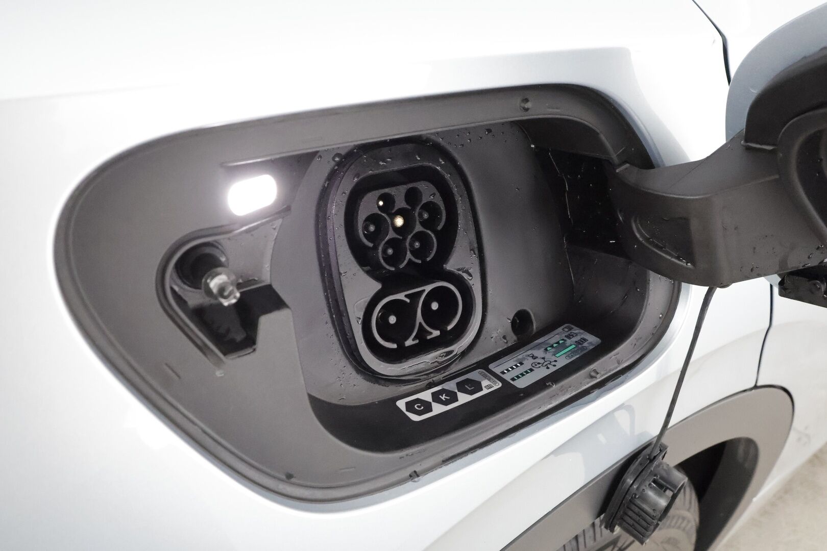 VOLKSWAGEN ID.5 2025 GTX 4Motion 250 kW * ACC / ILP / Koukku / Lasikatto / H&K / Hierovat Muistipenkit / 360-Kamera* - Akku kuntotarkastettu / 2x Lataus / Kahdet Renkaat